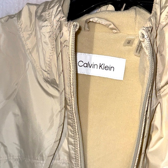 Calvin Klein Men’s Raincoat Jacket Sz M Hooded Beige Full Zip Two Pockets - Picture 7 of 13